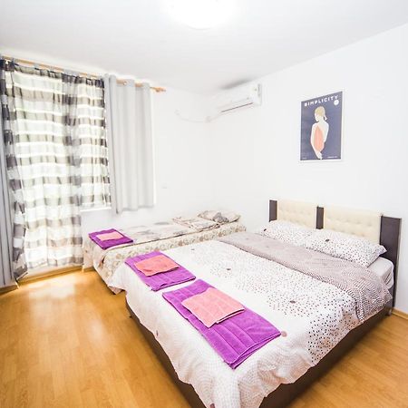 Super Center - Apartment On "Kiril & Metodi" Square ブルガス エクステリア 写真